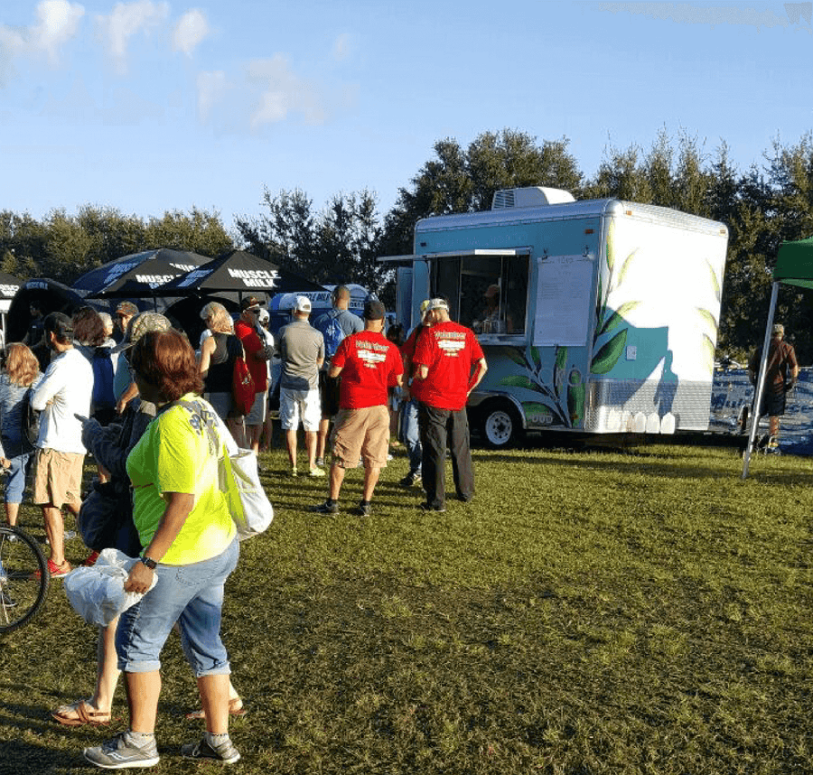 Customers lined up at Yōko Matcha’s 2016 Miami Half Ironman debut